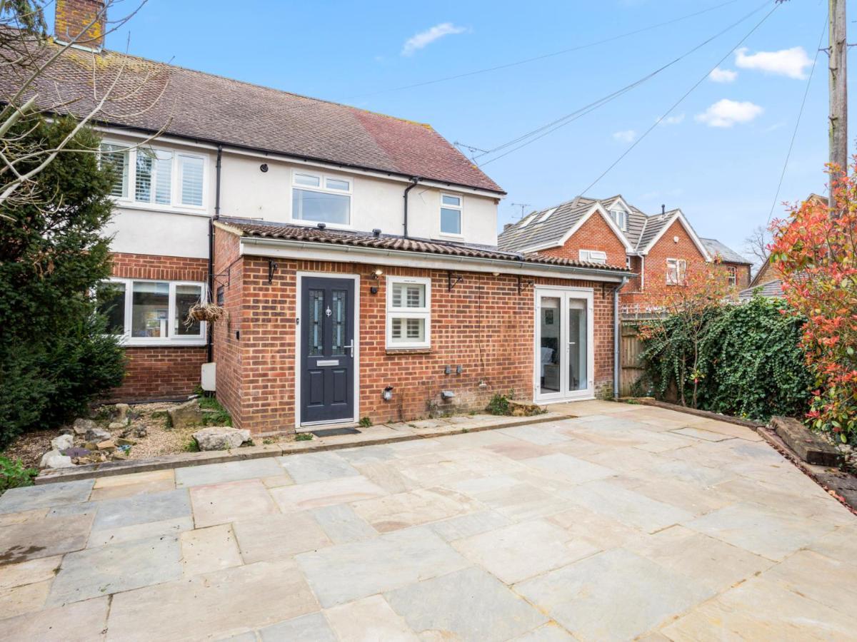 Large Modern Family Home Windsor Esterno foto